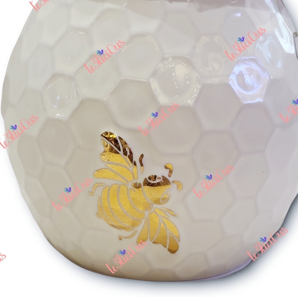 DISNEY PARKS WINNIE THE POOH HONEY SCENTED CANDLE - Picture 7 of 8